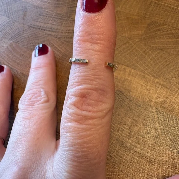 10k gold and diamond ring - Picture 4 of 7